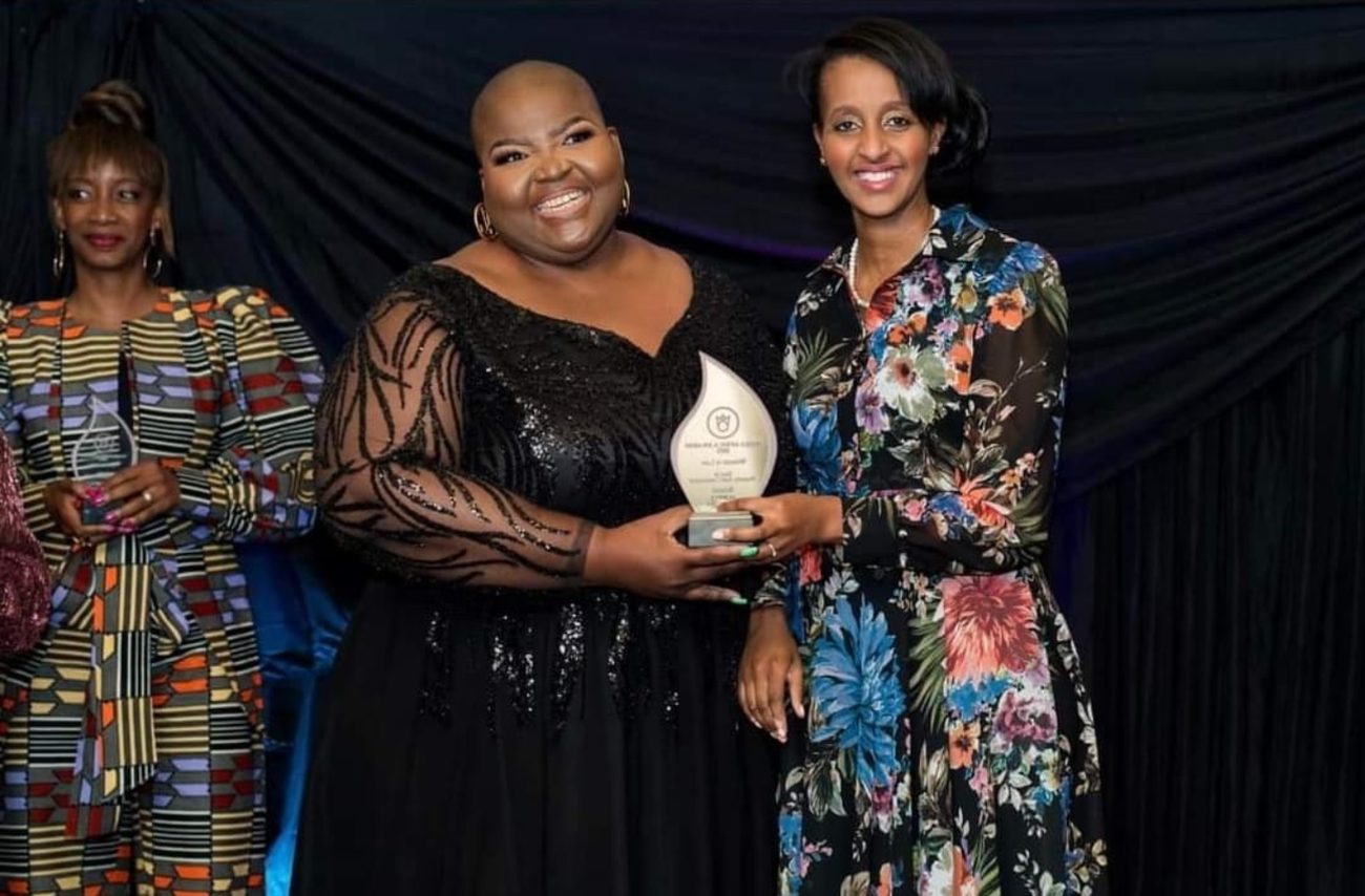Audrey Gwangwa receiving an award